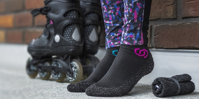 לרוץ על זכוכיות: חברה משיקגו שפיתחה גרביים מיוחדים סחפה את ההמונים