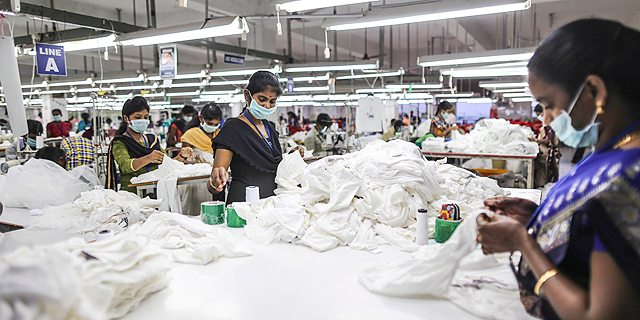 מפעל טקסטיל בהודו, צילום: בלומברג