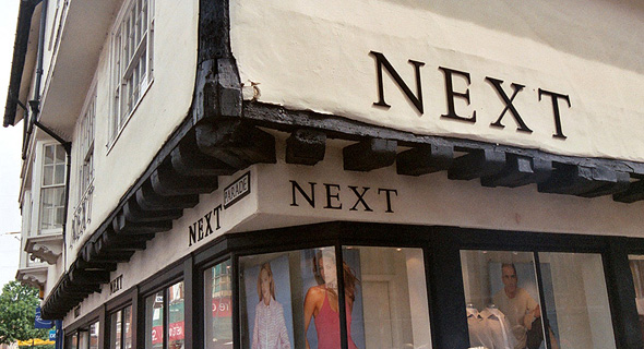 חנות של חברת האופנה הבריטית NEXT. הרשת חוזרת לפעילות באופן מדורג  