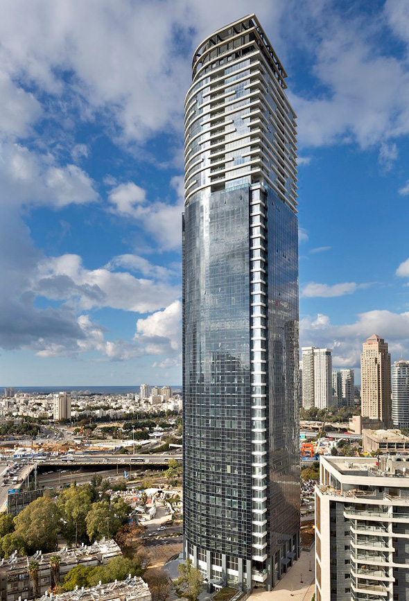 מגדל השחר בגבעתיים. 57 קומות, צילום: אסף פינצוק