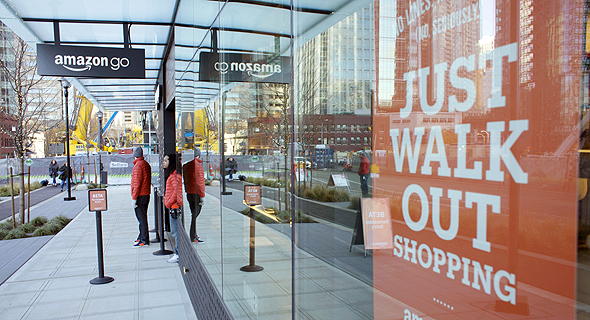 הטכנולוגיה של חנויות אמזון גו מופעלת בידי AWS, צילום: בלומברג