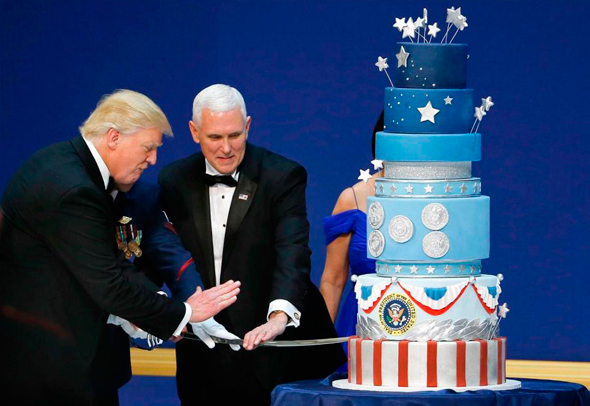 דונלד טראמפ, מייק פנס והעוגה המדוברת 