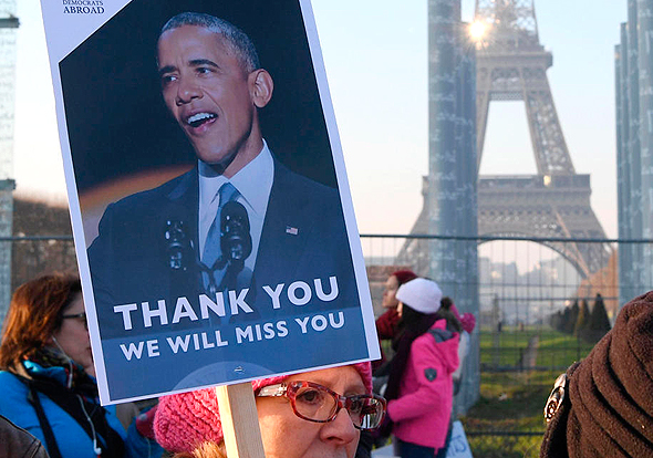 שלט תמיכה ברק אובמה ב פריז, צילום: איי אף פי