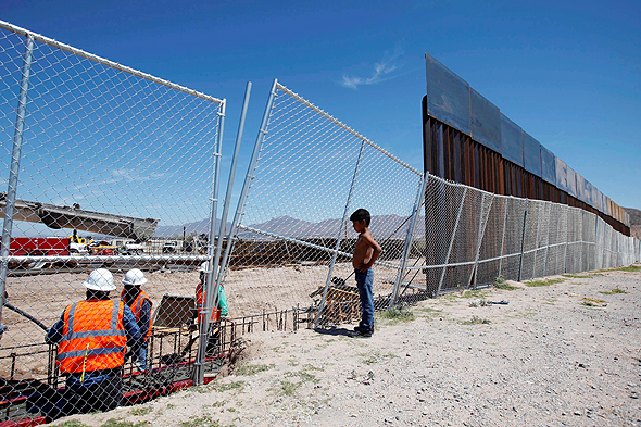 מעבר הגבול בין ארה"ב למקסיקו , צילום: רויטרס