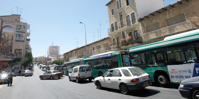 ירושלים. שימוש נפוץ בתחבורה ציבורית, צילום: עטא עוויסאט