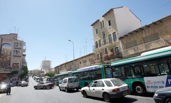 ירושלים. שימוש נפוץ בתחבורה ציבורית