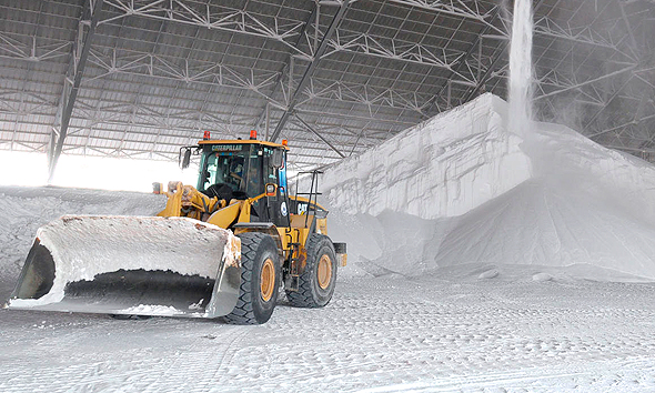 מפעלי ים המלח. תחזיר 26 מיליון שקל על גביית מחיר מופרז לאשלג, צילום: גיא אסיאג