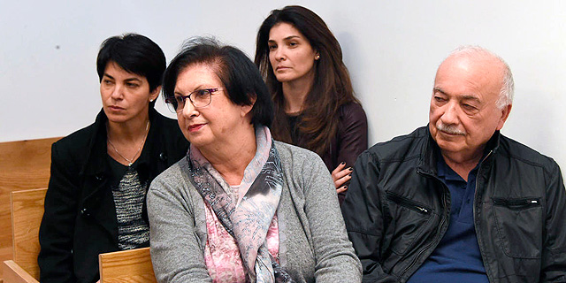 אליעזר פישמן ובני משפחתו בדיון משפטי בעניינם, צילום: יאיר שגיא