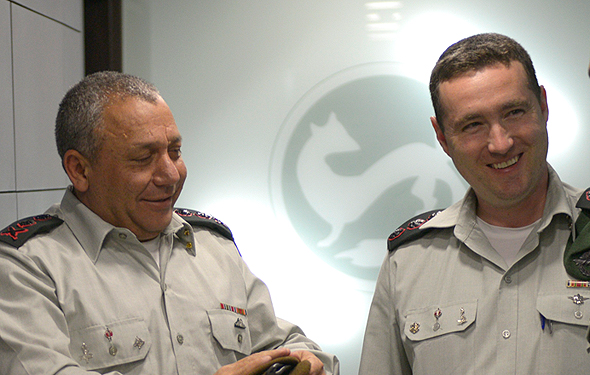 Ronen Manelis (right). Photo: Photo: IDF Spokesperson's Unit 