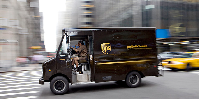 UPS מייקרת את דמי המשלוח - ועלולה לגרום נזק לאמזון