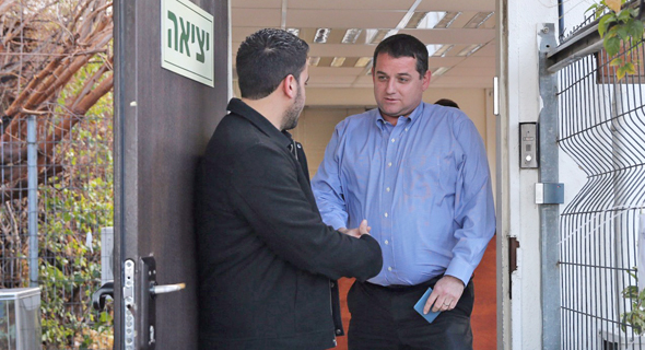 המשנה למנכ"ל הפועלים דני קולר יוצא ממשרדי יחידת להב 433, בשבוע שעבר, צילום: אוראל כהן