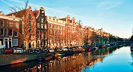 בתים על שפת התעלה באמסטרדם, צילום: איי. אף.פי