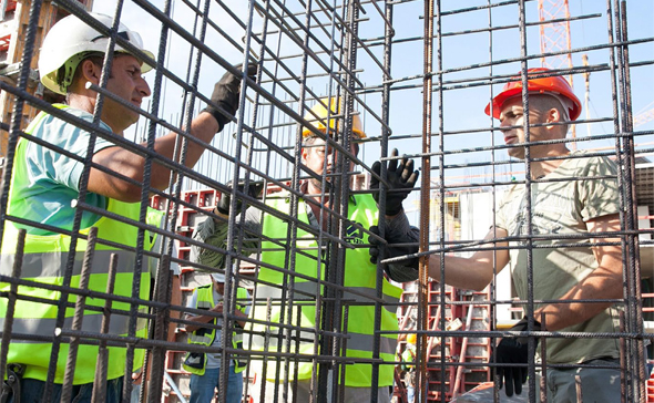 עובדים זרים מטורקיה בונים בתל אביב. "לפני כמה שנים סגרו את הגבולות. עכשיו צריך לפתוח"