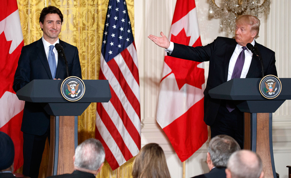 נשיא ארה"ב דונלד טראמפ ור"מ קנדה ג'סטין טרודו, צילום: איי פי