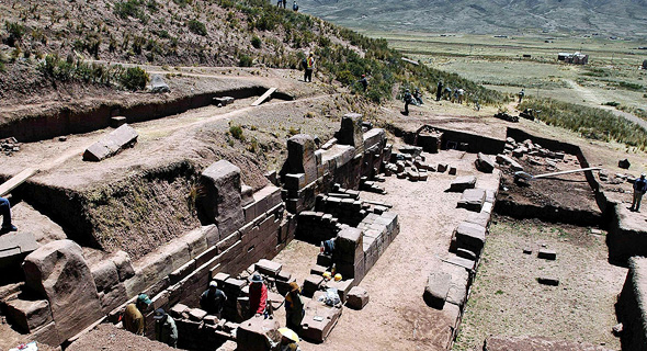שרידי העיר טיוואנאקו בבוליביה. מקור ההשראה לאדריכלות הצבעונית והנועזת