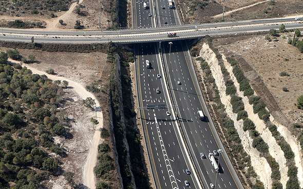 מבט מלמעלה על כביש 6