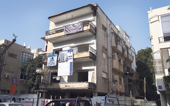 פרויקט תמ"א 38 בתל אביב. עכשיו, כשכולם בבית, כדאי לפעול להבנות עם השכנים , צילום: אוראל כהן