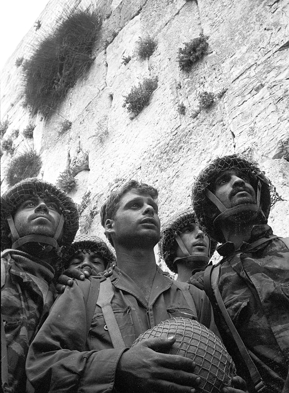 הצנחנים בכותל במלחמת ששת הימים, צילום: דוד רובינגר