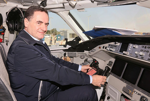 שר התחבורה ישראל כץ מ חנוכת קו הטיסות חיפה  אתונה, צילום: דוברות משרד תחבורה