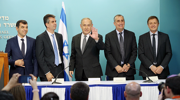 Left to right: Mobileye Co-founder Amnon Shashua, Israeli minister of economy Eli Cohen, Israeli Prime Minister Benjamin Netanyahu, Intel CEO Brian Krzanich, Mobileye Co-founder Ziv Aviram 
