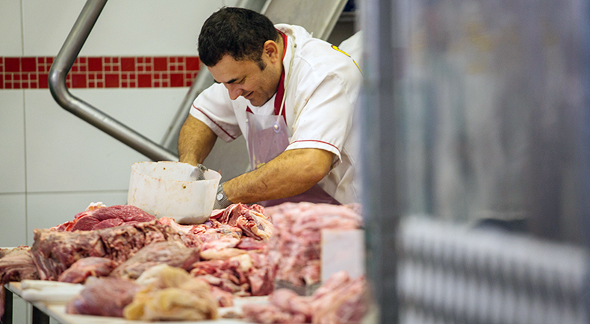 בית מטבחיים בברזיל. חלק מהבשר המקולקל נמכר בברזיל, וחלק יועד ליצוא , צילום: בלומברג