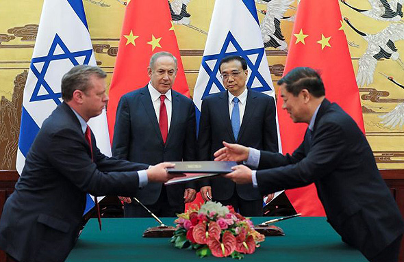 ראש ממשלת סין לי קגיאנג ראש ממשלת ישראל בנימין נתניהו טקס חתימת הסכמים, צילום: רויטרס
