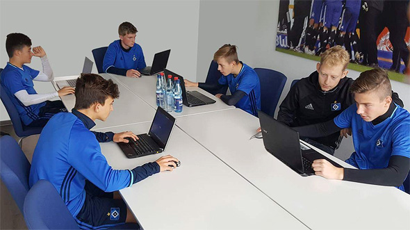 ילדים של המבורג עם IntelliGym. בקרוב במרכזי הפיתוח של התאחדות הכדורגל הגרמנית 