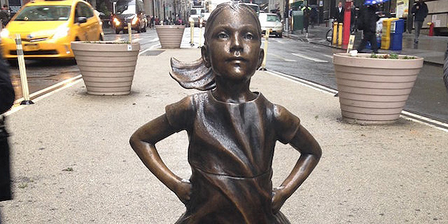 מדוע העבירו את פסל ה&quot;ילדה ללא מורא&quot; מוול סטריט?