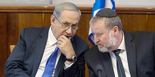 Netanyahu (left) and Mandelblit. Photo: Ohad Zwigenberg