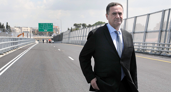 שר התחבורה ישראל כץ. לא עומד עם סטופר לנתניהו
