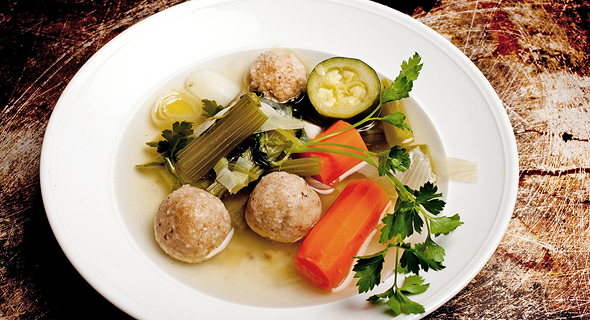 מרק ירקות עם קניידעלך, צילום: דדי ליפשיץ