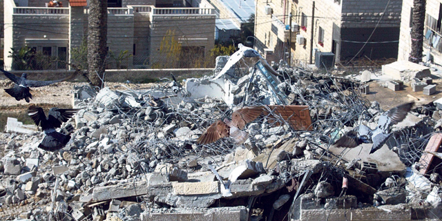 הריסת בנייה בלתי חוקית בשכונת בית חנינא, צילום: עטא עוויסאת