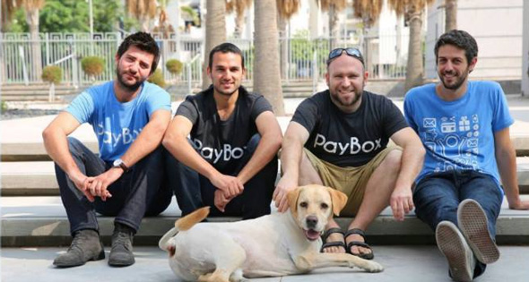 אודי ליברמן (משמאל) עם מייסדי Paybox
