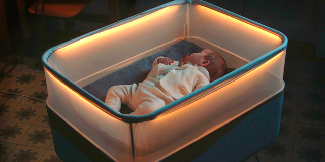 התינוק שלכם נרדם רק בנסיעה? פורד המציאה בשבילו מיטה מיוחדת