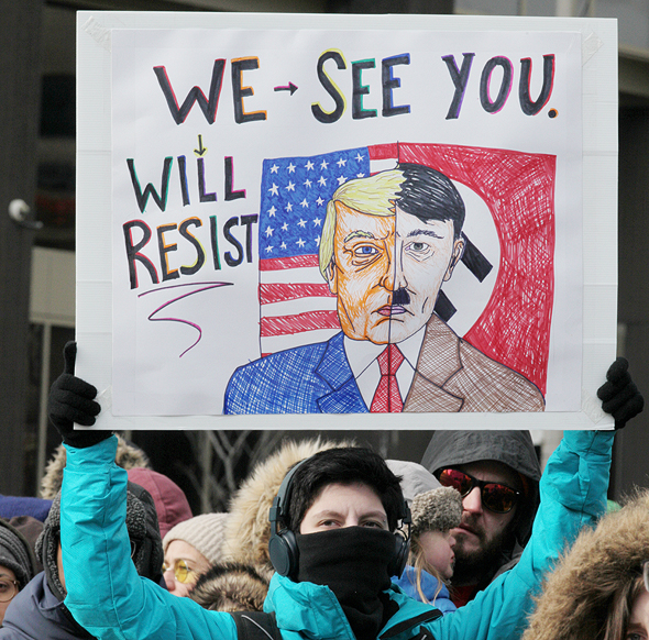 הפגנה נגד טראמפ בקנדה בפברואר. "היטלר הוא רק חלק מקשת של תוצאות אפשריות, אבל כל הגישה של 