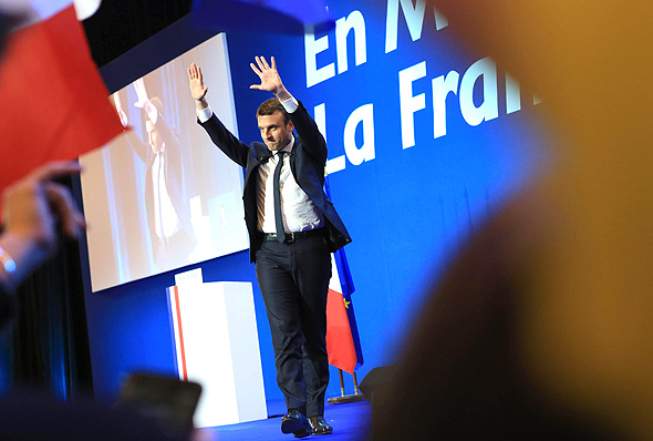 המועמד לנשיאות צרפת עמנואל מקרון, לאחר עלייתו לסיבוב השני