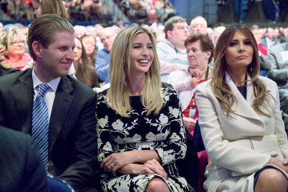 מימין: אשתו של טראמפ מלניה וילדיו איוונקה ואריק
