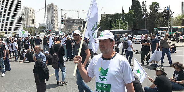 הפגנה של עוביד חיפה כימיקלים, צילום: אמיר זיו