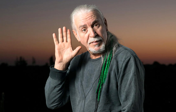  שלמה גרוניך בחצר ביתו. "הפילהרמונית היתה משאת נפש שהתגשמה" 