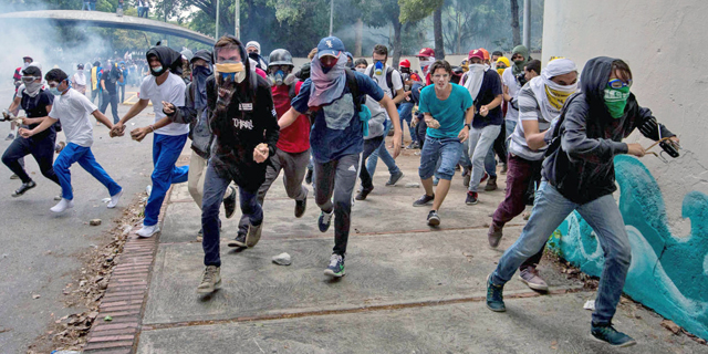 קולות הפיכה בוונצואלה: הרג, ביזה ופסל צ&#39;אבס מרוסק