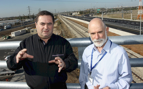 מימין ניצן יוצר יו"ר מנהלת ה נתיב ה מהיר ו ישראל כץ שר התחבורה, צילום: אריאל בשור