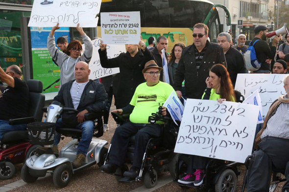 הפגנה למען הנכים, בתל אביב, צילום: מוטי קמחי