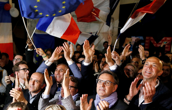 תומכי עמנואל מקרון את ניצחונו ב בחירות לנשיאות חוגגים ליון צרפת , צילום: רויטרס