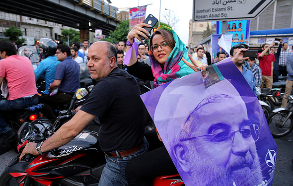 הפגנת תמיכה בנשיא חסן רוחאני, בטהרן