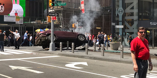 ניו יורק: רכב פגע בהולכי רגל בטיימס סקוור, הרוג ופצועים