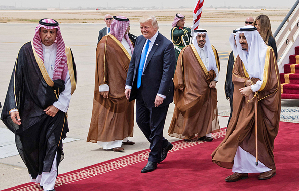 נשיא ארה"ב דונלד טראמפ ואשתו מלינה טראמפ בביקור נשיאותי ב סעודיה, צילום: איי אף פי