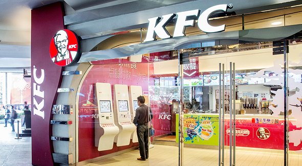 סניף KFC בשנגחאי, סין. 20 אלף סניפים ב־125 מדינות