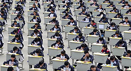Test writers (illustration). Photo: YouTube