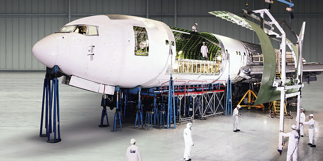 מטוס בתהליך הסבה בתעשייה האווירית, צילום: התעשייה האווירית