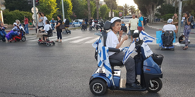 בעלי נכות מפגינים בתל אביב ביוני, צילום: עופר צור